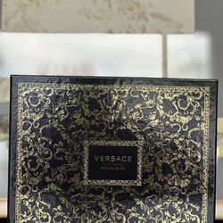 versace pour femme Dlyan Blue gift set ( body lotion, mini &perfume)