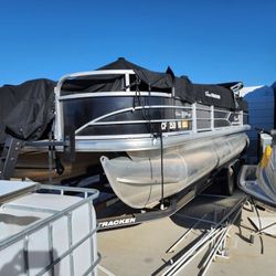 2019 Suntracker Pontoon DLX