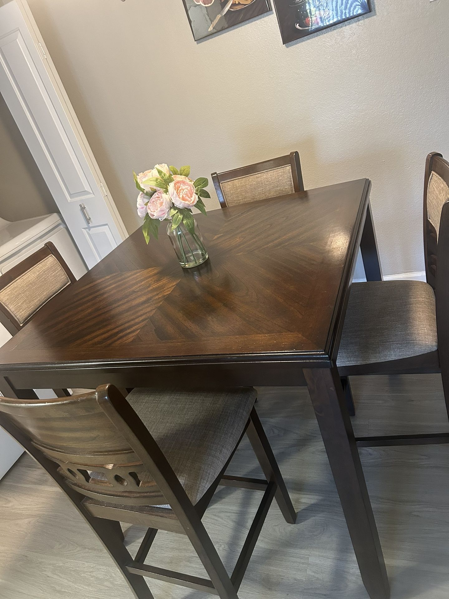 Table, Sofa W/ Tree