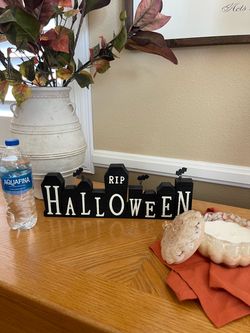 Halloween Tabletop Wood Sign Decoration🕷️🕸️