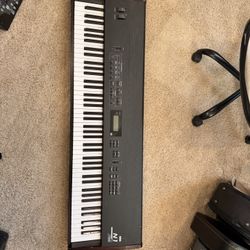 N1 KORG 64 Key Piano 