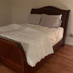 Bassett Sleigh Bed Queen