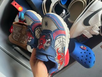 Boys shoes