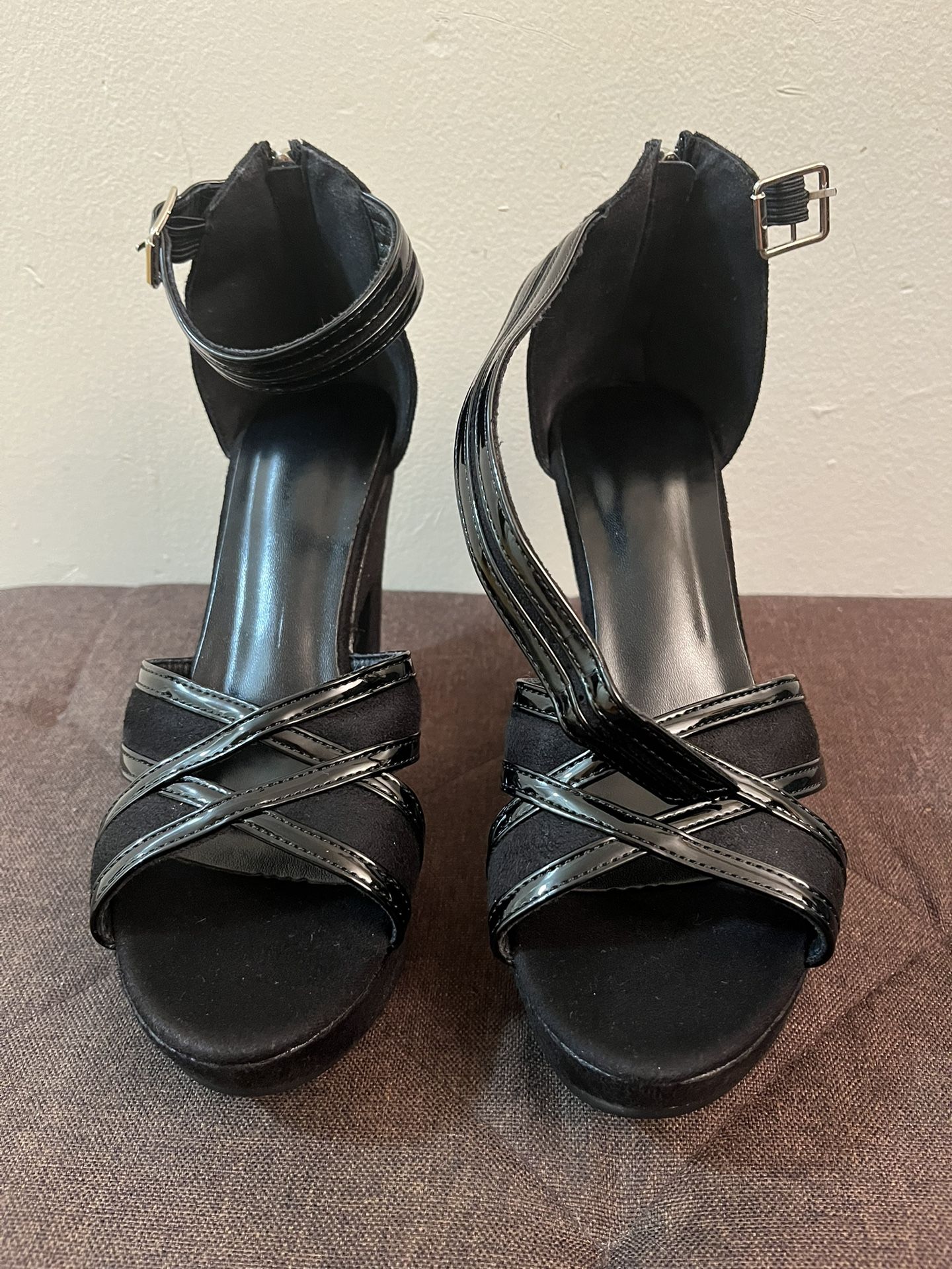 NWOB Women’s Black Suede Dressy Platform Heeled Sandals W/ Ankle Straps Sz:10 (US