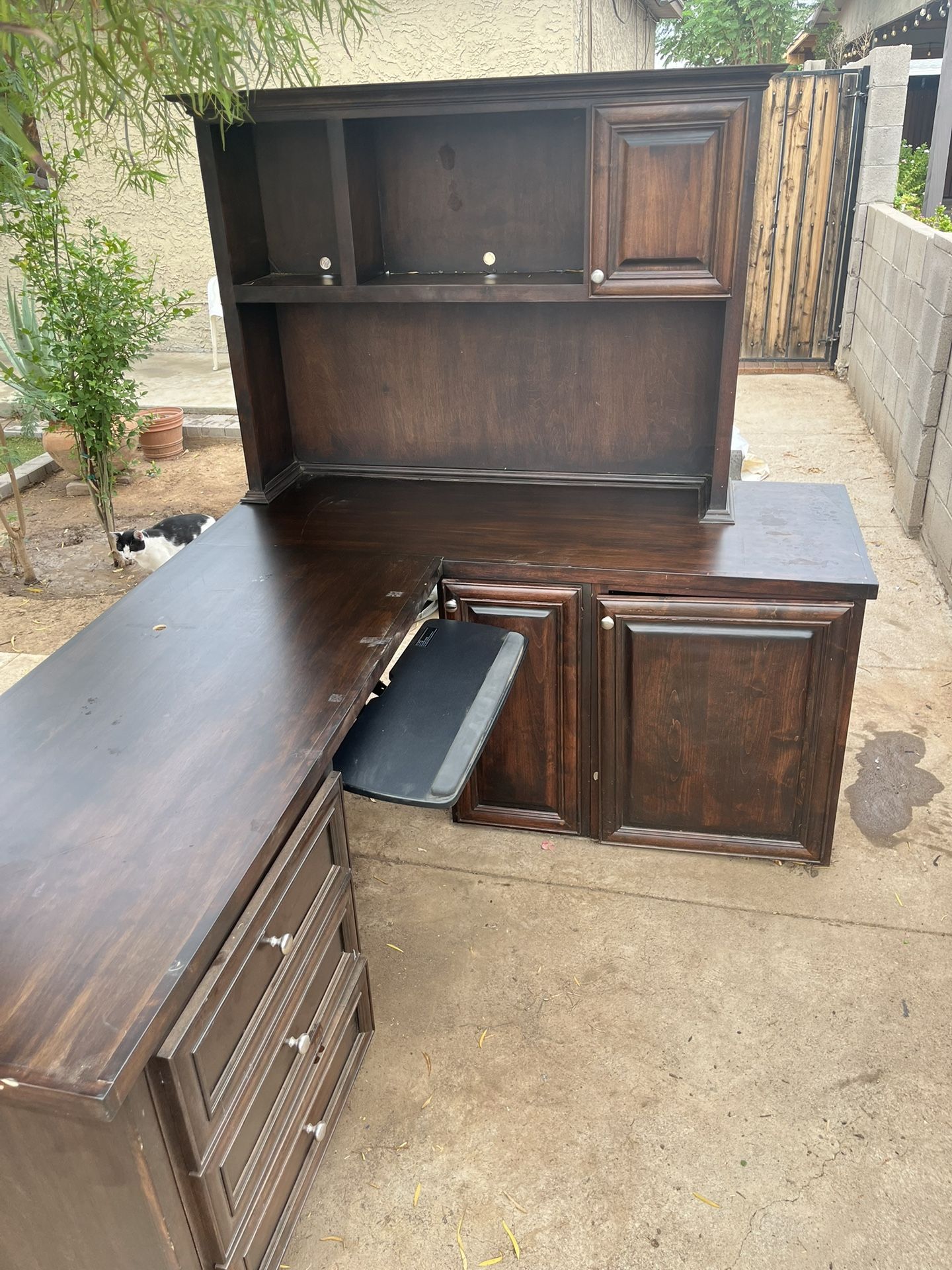 Big Desk