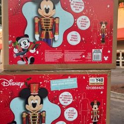 Mickey & Minnie 5ft. LED Nutcracker Set