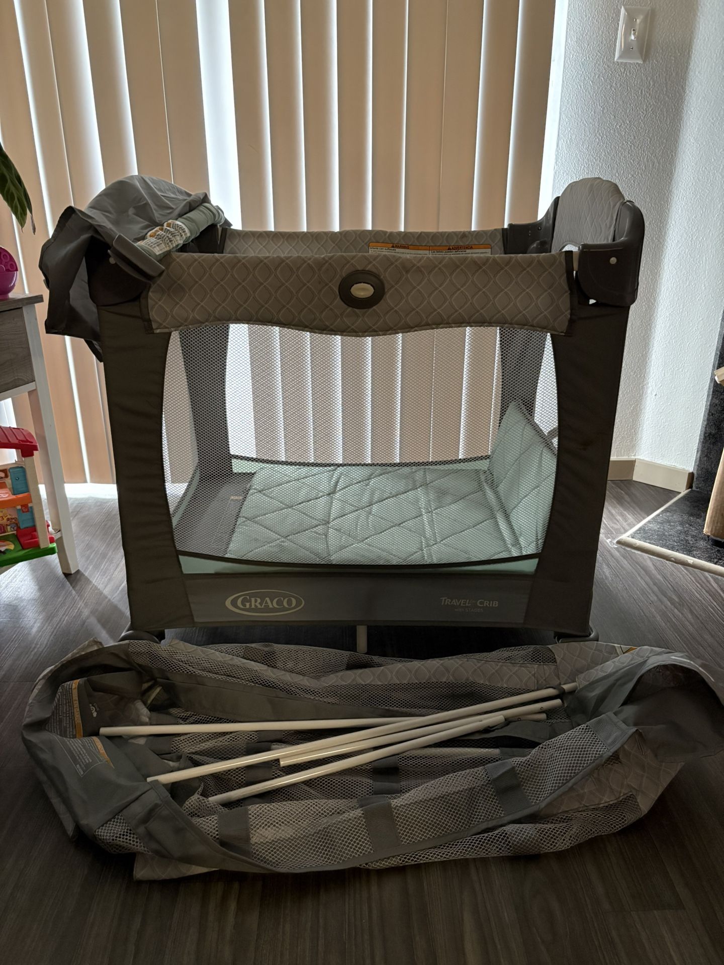 Travel crib