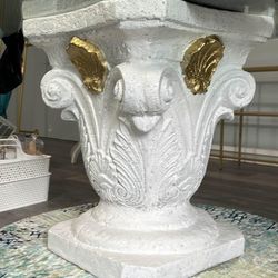 Beautiful Pedestal Table