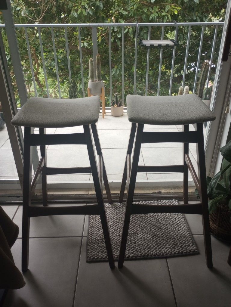 2 Bar Stools ,Excellent Condition