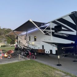 2022 Jayco Seismic 359 Toy Hauler 