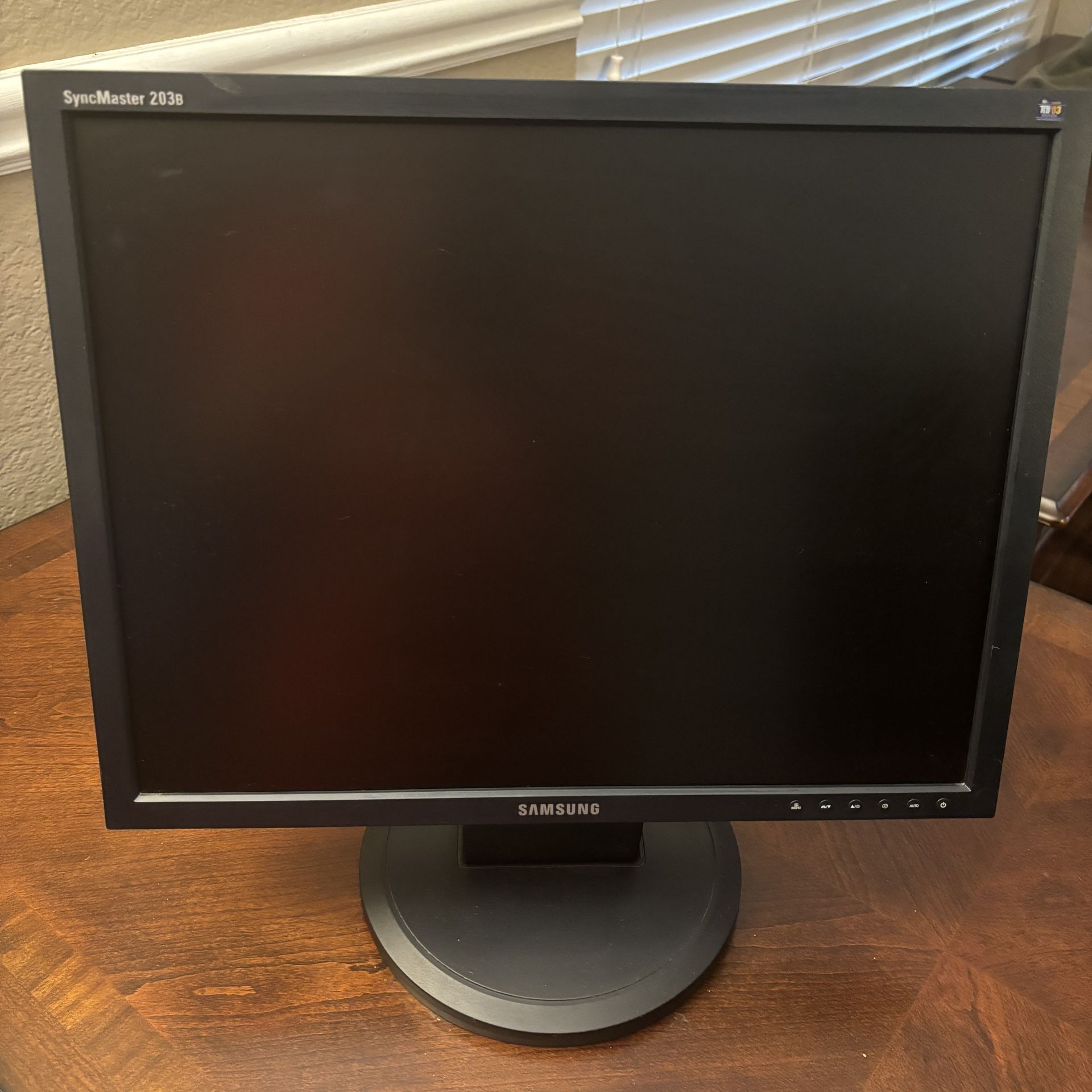 Samsung SyncMaster™ 203B 20" Inch Digital/Analog LCD Monitor