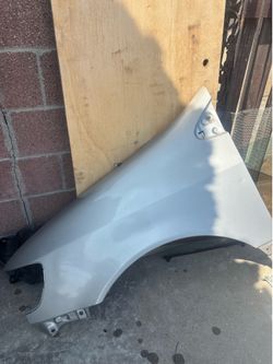 LEFT DRIVER SIDE FENDER OEM 1(contact info removed) TOYOTA SIENNA LE (SILVER COLOR).