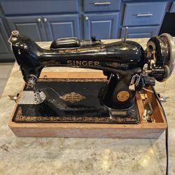 1940s Singer Sewing Machine 