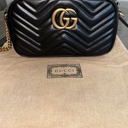 Gucci GG Marmont Small Camera Bag 