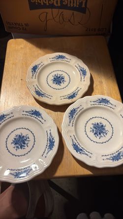 Vintage decorative plates