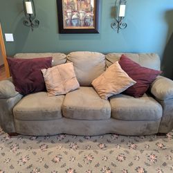 FREE Comfy Couch 