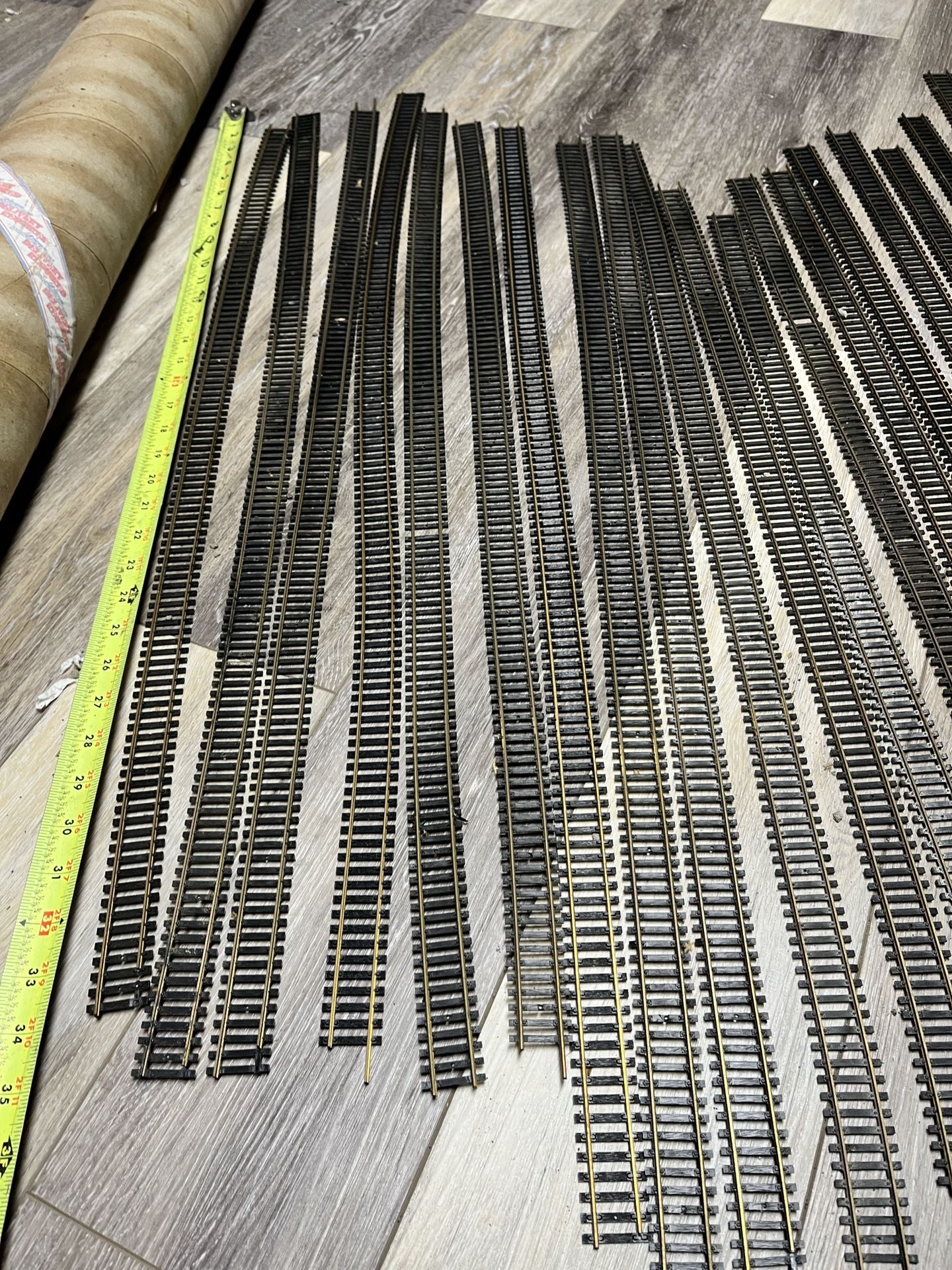 HO Model Train Track 34”-36” 24 Sections