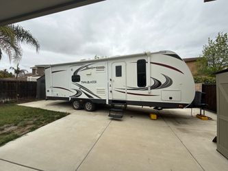 2013 Komfort Trailblazer 2700RB – Clean & Good Condition – Rear Bath, Half-Ton Towable