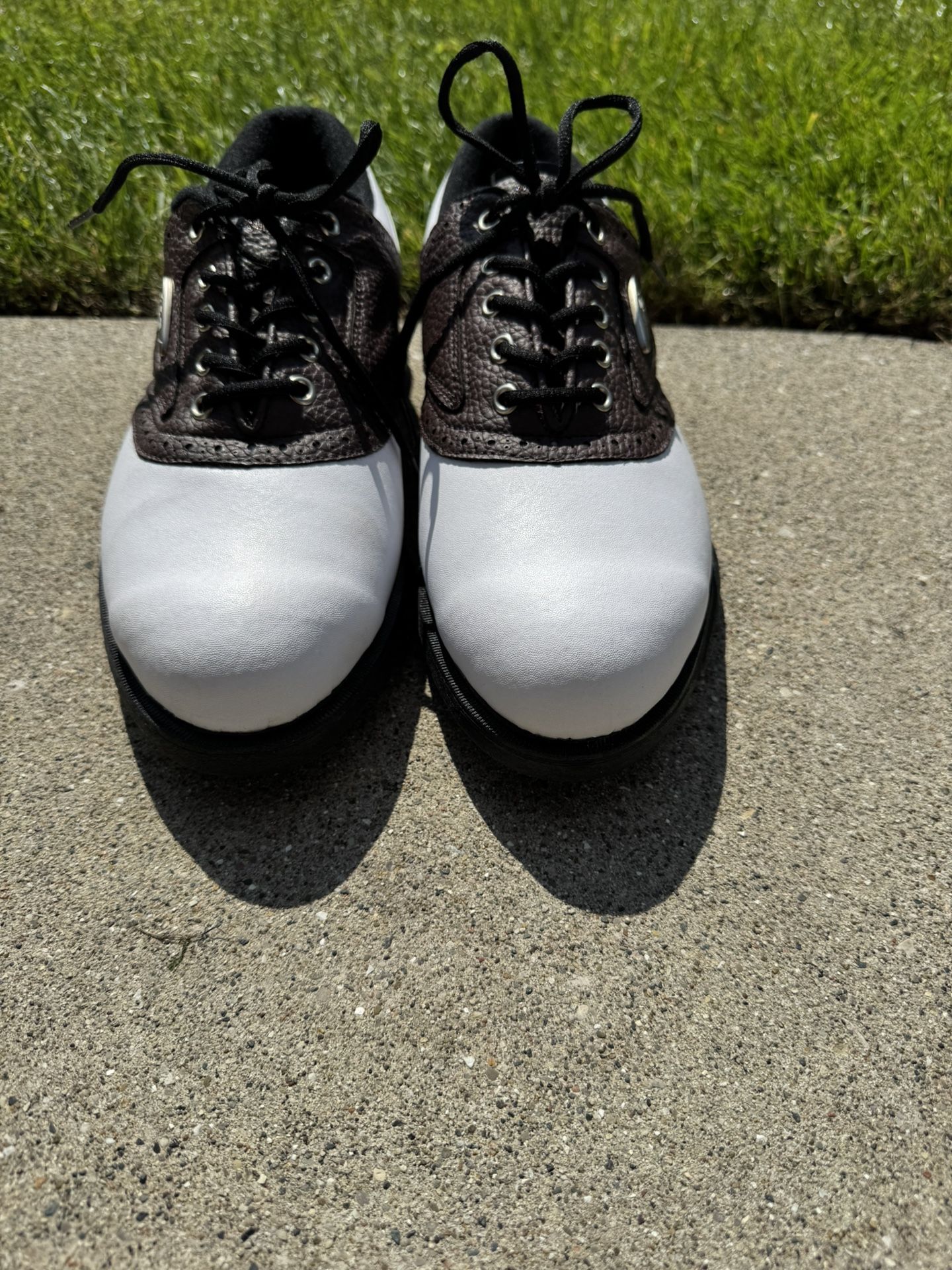NEW Apex Golf Shoes – Size 10.5– Maroon & White – Never Worn