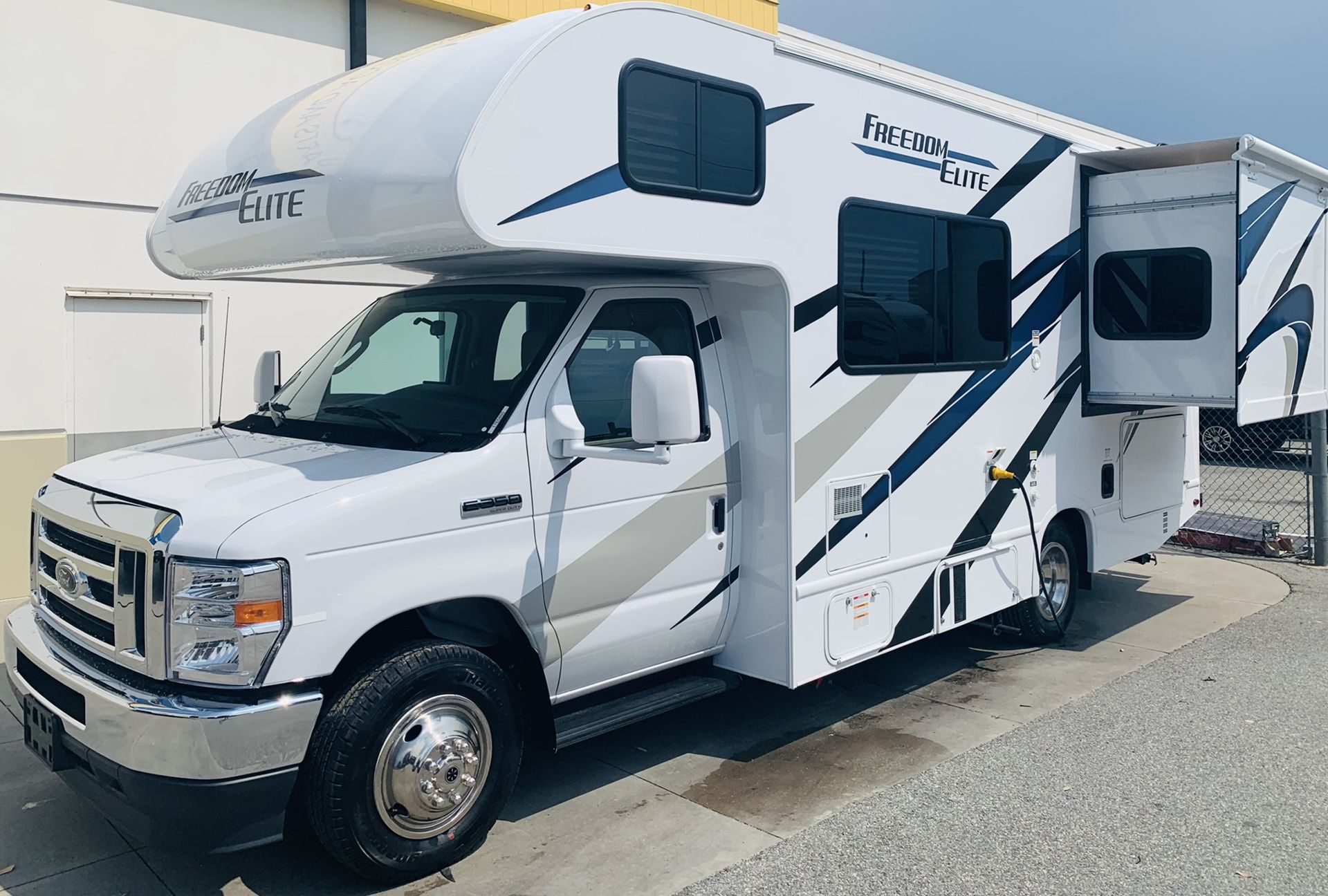 2021 Ford 350 freedom elite