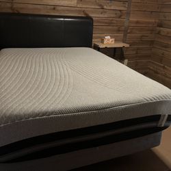 Queen Bed- With BEAUTYREST BLACK $150. 