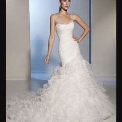 💎 Glamorous Crystal Wedding Dress with Ruffle Skirt & Corset Back 💎