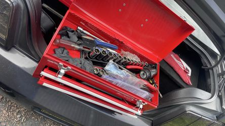 Red blue point tools box