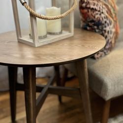 ❣️Round Wood Accent End Table (New)‼️