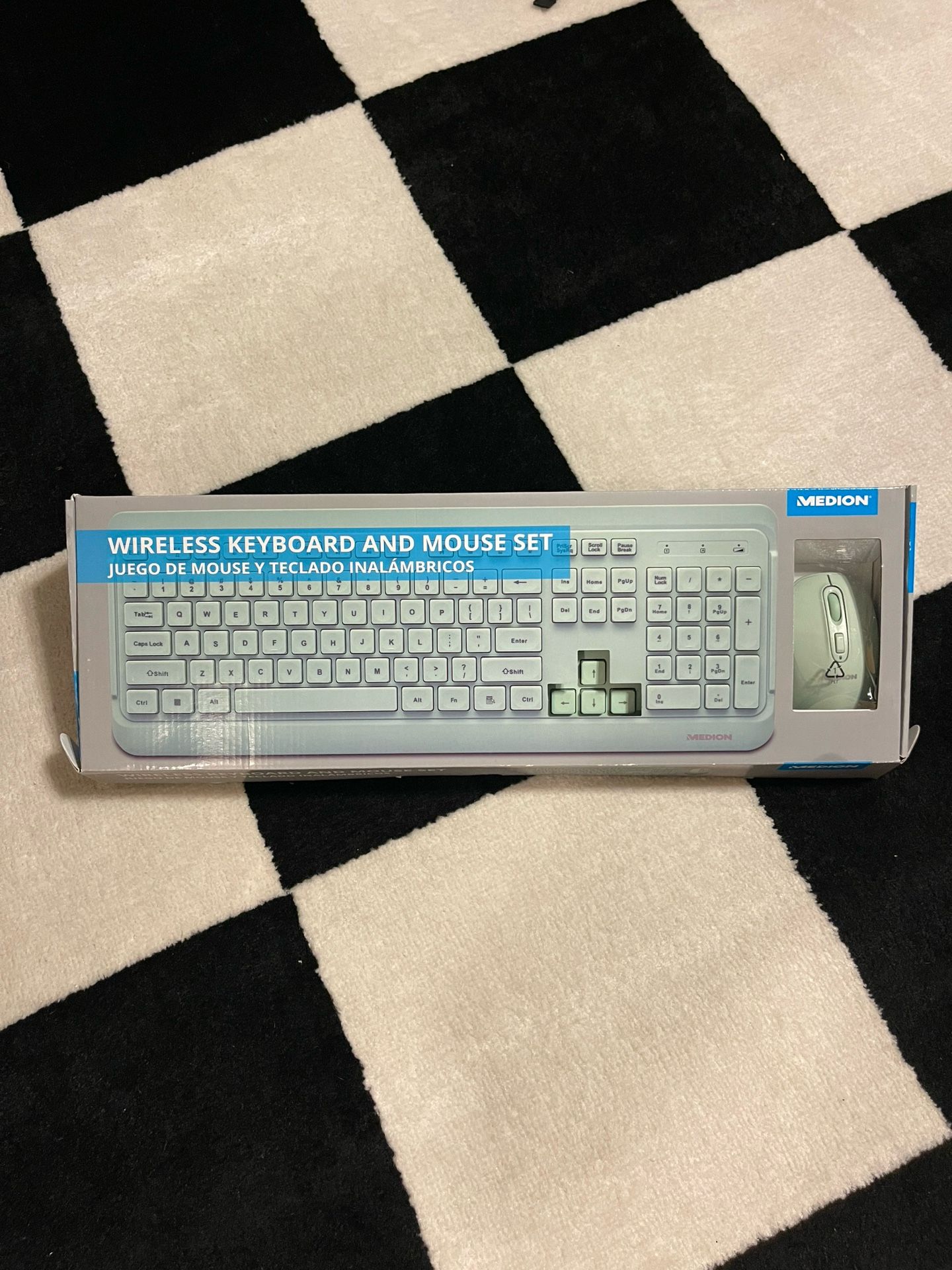 Medion Wireless Keyboard And Mouse Set Teal  Looks new in box I don’t think it was ever used. 