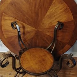 Dining Table Four Chairs Excellent Condition 