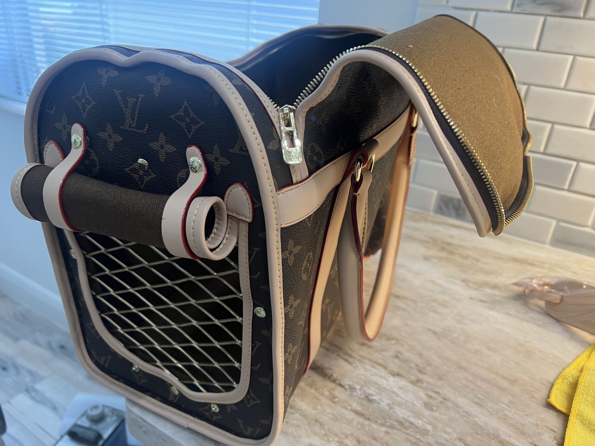 LV Small Dog/puppy Carrier $$475