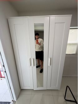 Closet in white