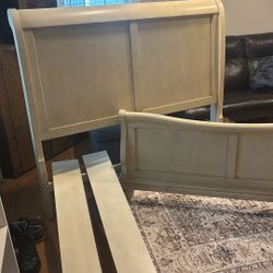 Queen Sized Sleigh Bed 