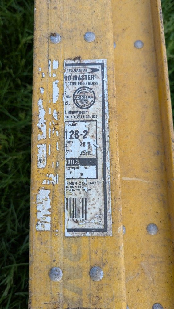 28' extension ladder fiberglass cracked at the end could cut off 1' and make it work