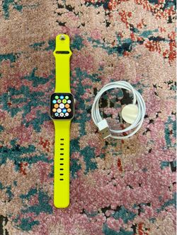 Good Condition Apple Watch Series 5 40MM GPS + Cellular