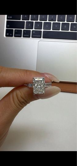 Brand New 5.09 Ct total weight Engagement Ring D/VVS2 14K Gold