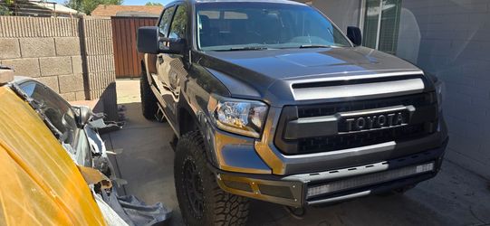 4x4 Toyota Tundra 2014