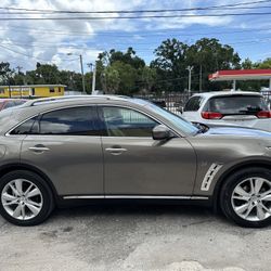 2016 Infiniti Q70 