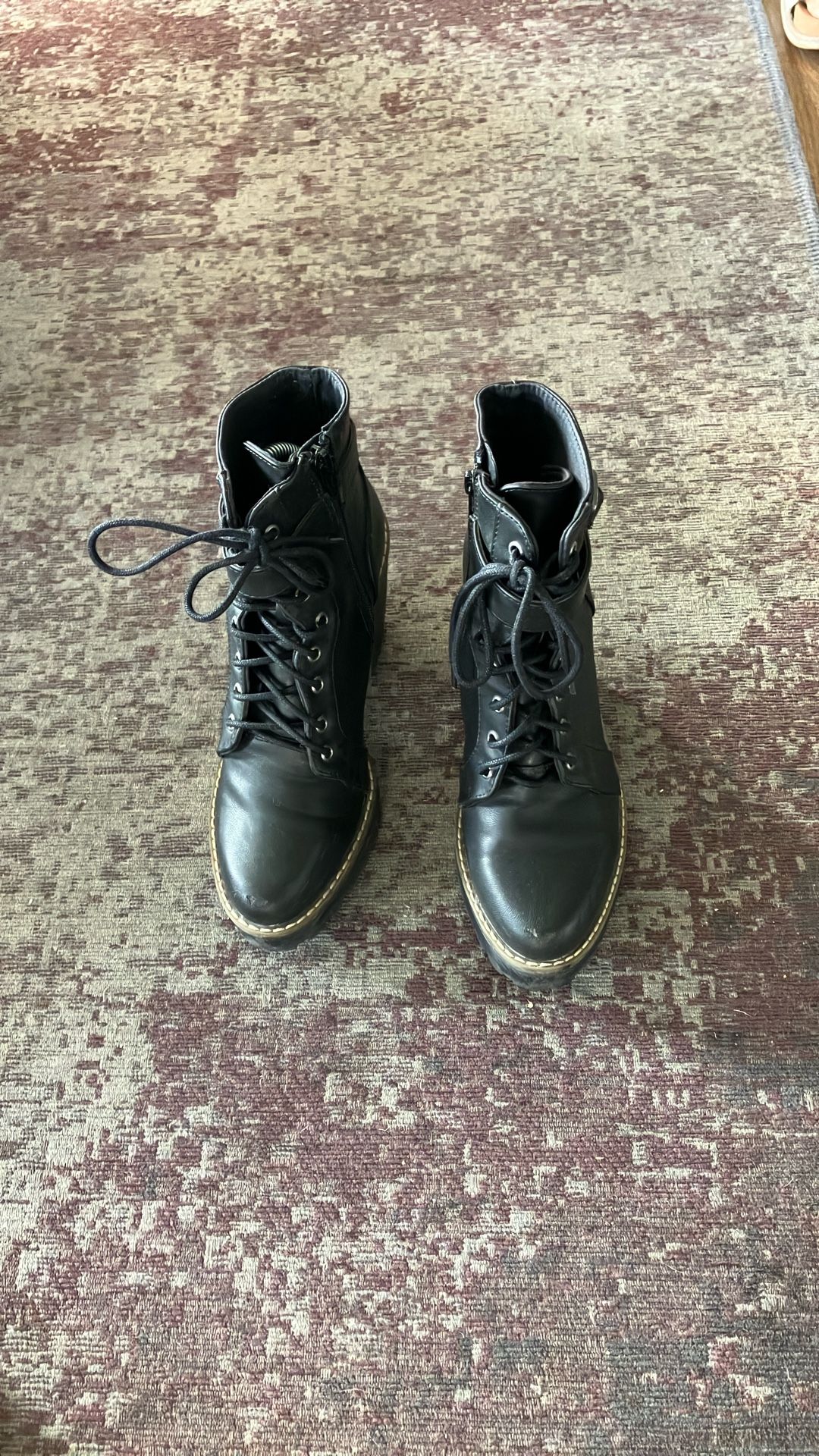 Women’s Boots, Size 8