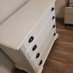 4-DRAWER DRESSER 