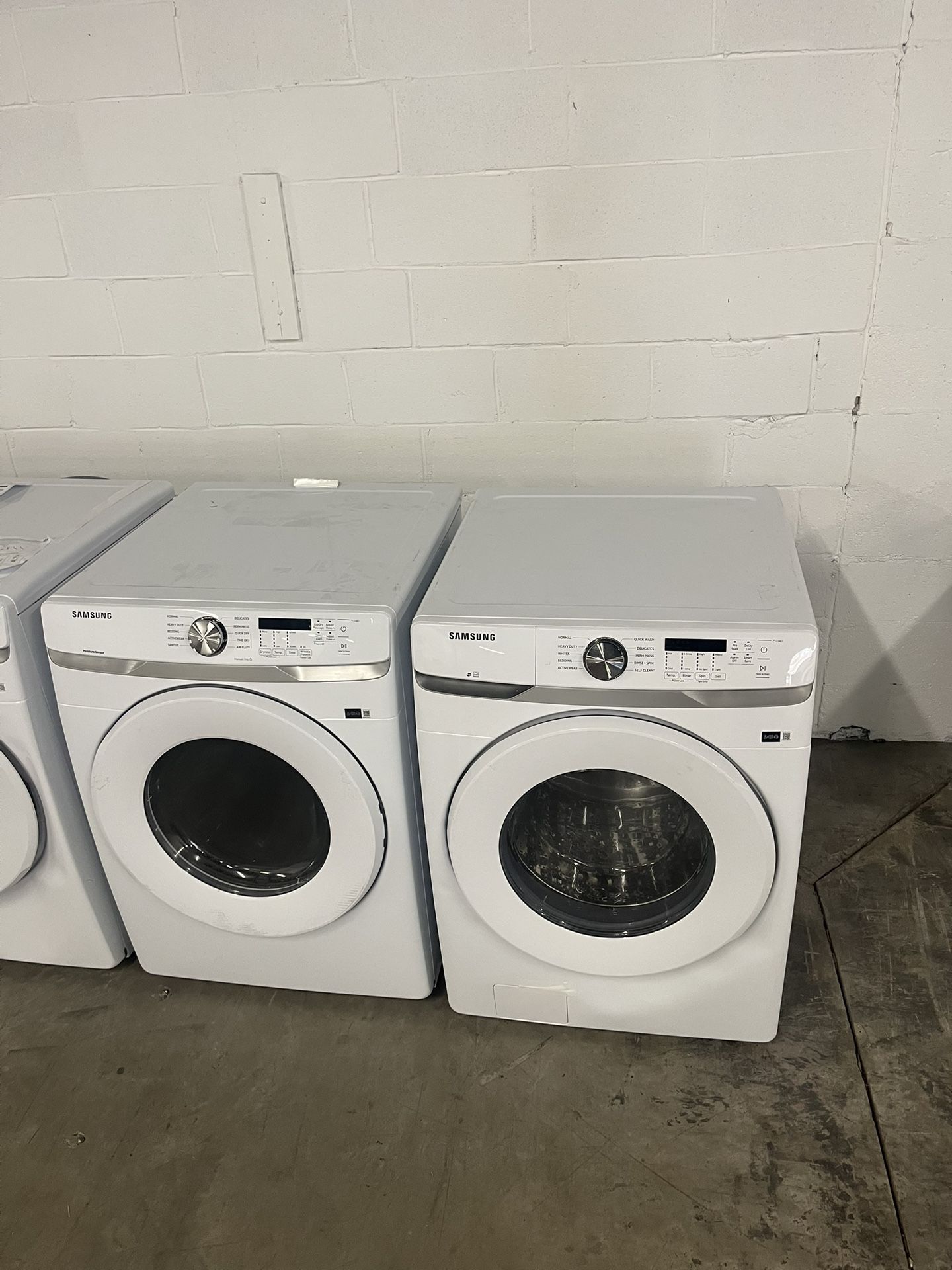 Samsung Brand New Washer & Dryer Set - Scratch/dent 