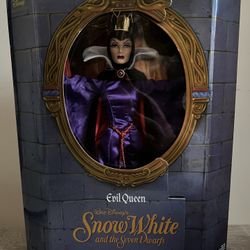 New Vintage Limited Edition Mattel Disney Snow White Evil Queen