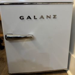 Galanz Retro Mini Fridge – White, Compact Size, Excellent Condition