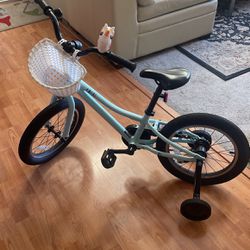 Giant Kids bike With Trainer Wheels, Bell And Basket