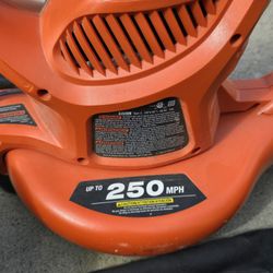 Black + Decker Leaver Blower And Leaf Vacuum 