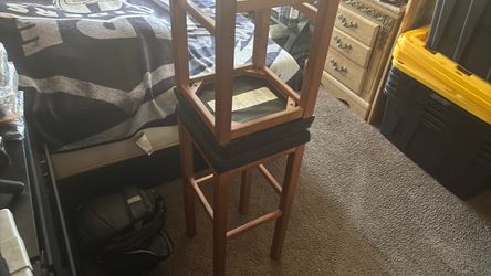 2 barstools