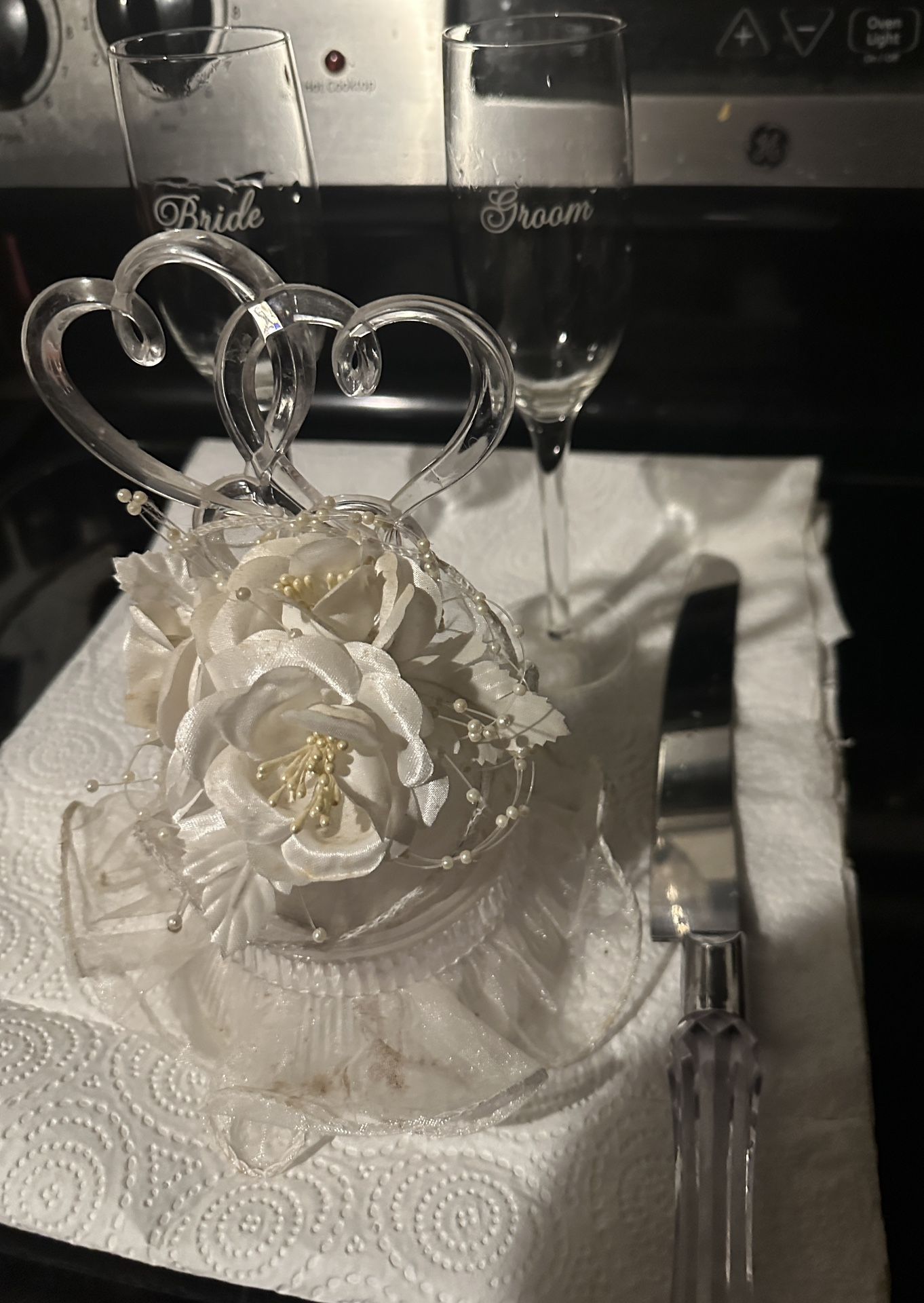Wedding Cake Topper With Champagne Glasses / Cake Knife