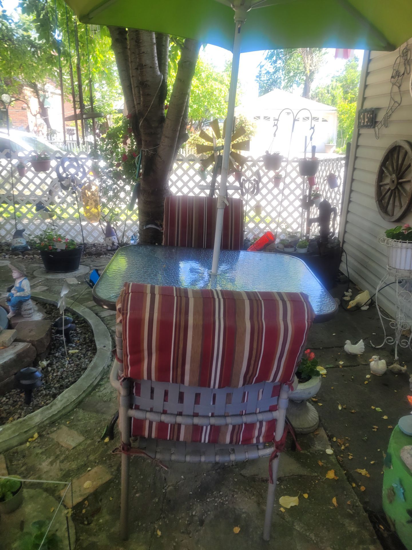 πͺποΈπββοΈOutdoor newTable Glass Top set.. comes with 2 chairs and umbrella & umbrella Stand
πͺποΈπββοΈ.....,,,