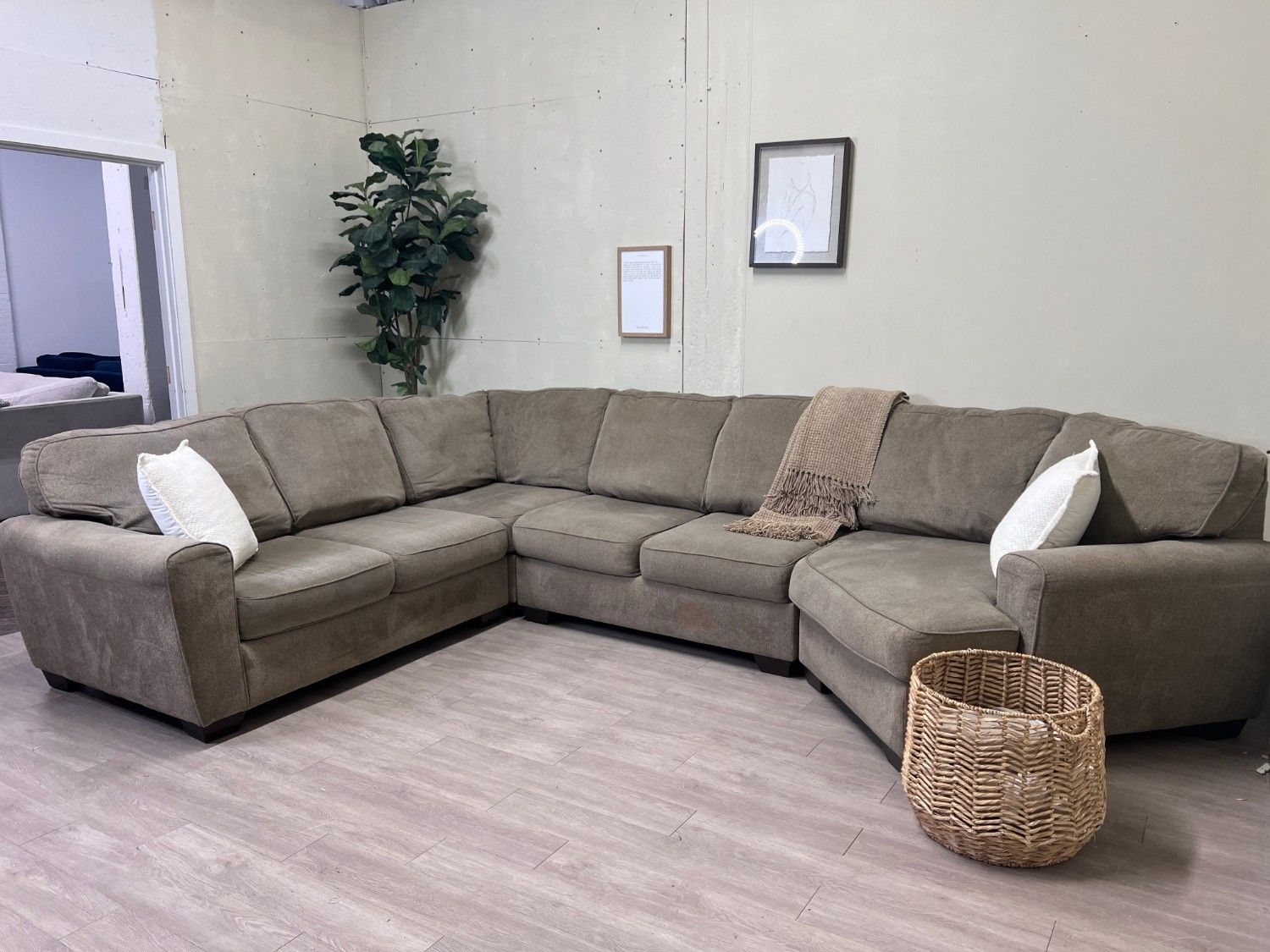 WE DELIVER! 🚚 Bernie & Phyl’s Grayish Brown Modern Deep Seated U Sectional Couch with Chaise