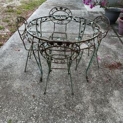  Vintage Wrought Iron Table & chairs